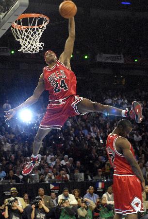 篮球场上的 篮球场上的