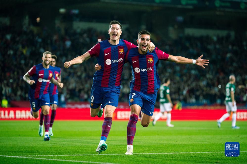 引发球迷和 引发球迷和